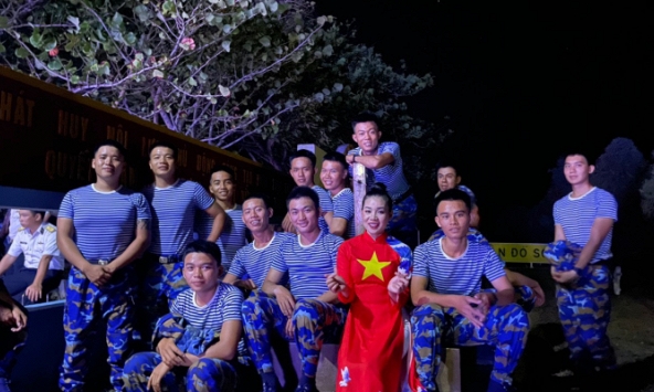 Ca sỹ Lê Minh Tuyến: Được hát giữa Trường Sa là niềm hạnh phúc đối với một nghệ sỹ