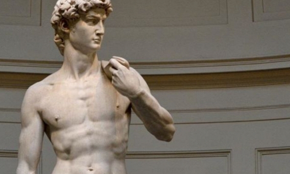 Cho học sinh xem tượng Michelangelo, một hiệu trưởng bị sa thải