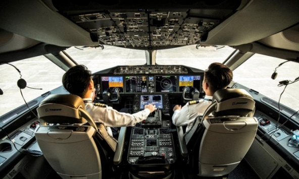 Tạm đình chỉ một phi công nghi vấn dương tính với ketamine