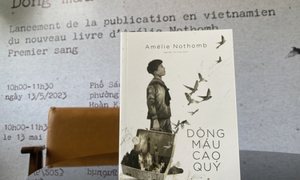 Ra mắt tiểu thuyết 'Dòng máu cao quý' của nữ nhà văn Bỉ Amélie Nothomb