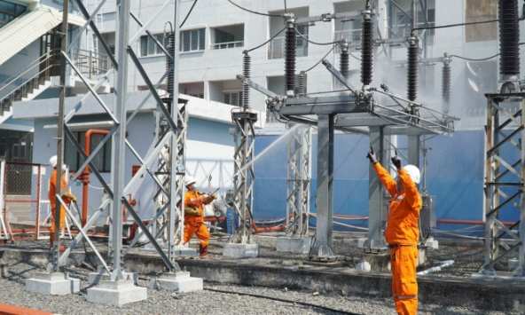 TP.HCM đề nghị hạn chế mặc áo vest để tiết kiệm điện