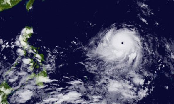 Siêu bão mạnh nhất từ đầu năm tiến gần Philippines