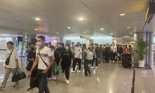 Đưa 60 người Việt được giải cứu khỏi sòng bạc Philippines về nước