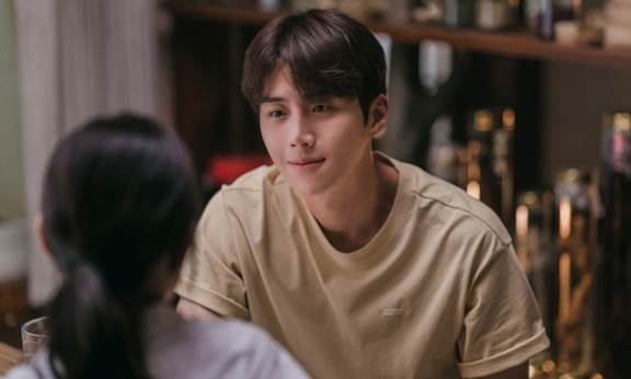 Những vai “trai ngoan” nổi tiếng của Kim Seon Ho trước khi trở thành sát thủ điên rồ bậc nhất màn ảnh xứ Hàn