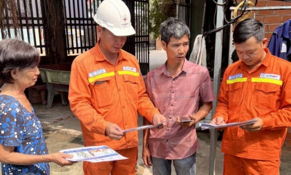 Thuỷ điện Hoà Bình chỉ còn đủ nước để phát điện khoảng 1 tuần, Bộ Công thương xin lỗi vì phải cắt điện liên tục