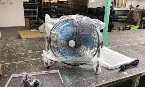 Loạn giá quạt tích điện từ Trung Quốc 