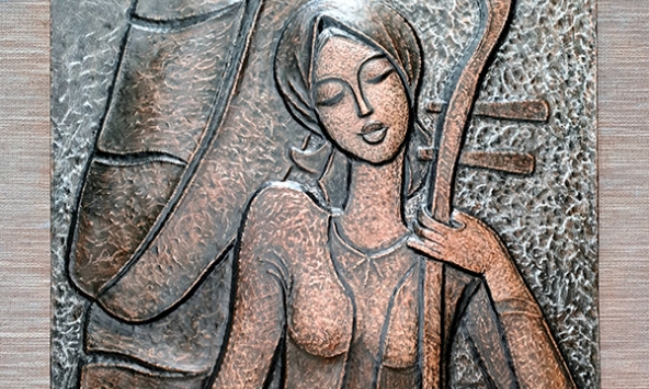 Vũ Bạch Hoa làm điêu khắc, hát và vẽ