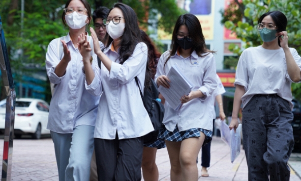 Kết thúc môn thi Ngữ văn: Thí sinh đánh giá đề thi vừa sức, bất ngờ khi ra 'Vợ nhặt'