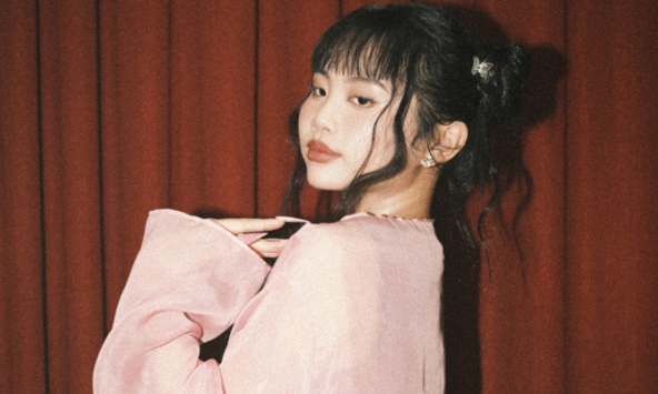 'Đẩy xe bò' của Phương Mỹ Chi là tín hiệu cho đề văn 'Vợ nhặt' của kì thi Tốt nghiệp THPT?