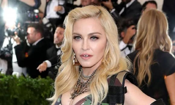 Madonna bất tỉnh, nhập viện khẩn cấp