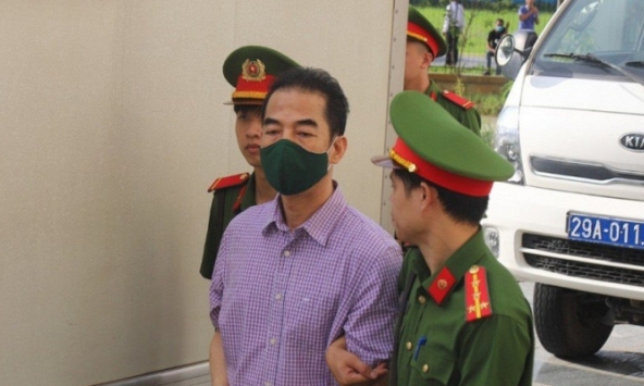 Xét xử cựu thứ trưởng Tô Anh Dũng và 53 người vụ 'chuyến bay giải cứu'