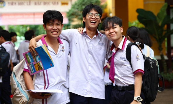 Mở cổng tra cứu điểm thi tốt nghiệp THPT 2023: Có 1 điểm 10 môn Văn