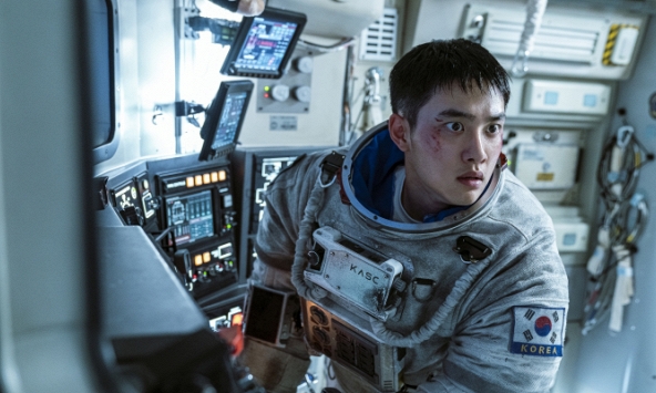 Biên kịch và Đạo diễn 'vàng' của Hàn Quốc trở lại cùng bom tấn với toàn sao bự: D.O, Kim Hee-ae…