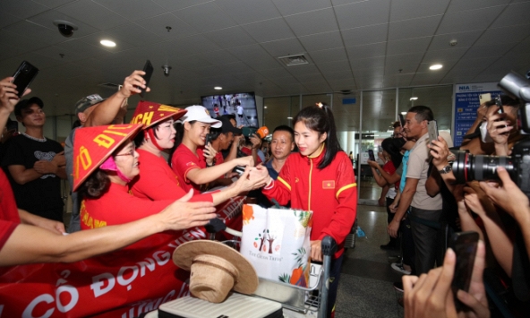 Đội tuyển Nữ Việt Nam rạng ngời trong ngày về nước sau World Cup 2023