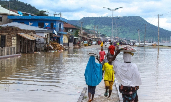 Nắng nóng kỷ lục tạo ra 'gánh nặng kép' cho phụ nữ