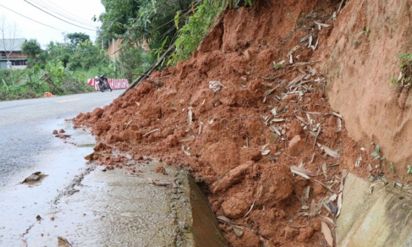 Bắc Bộ có mưa rào và dông, nguy cơ lũ, sạt lở đất vùng núi