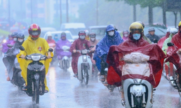 Bắc Bộ mưa trở lại, miền Trung nắng nóng gay gắt