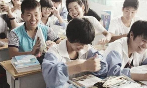 Học trò nghèo đỗ ĐH Thanh Hoa, cả làng góp tiền nuôi đi học, 10 năm sau cậu quay lại 'trả ơn' bằng món quà hơn 260 tỷ