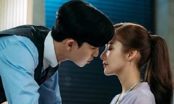 'Bắt thóp' tâm lý đàn ông khi hôn nếu anh ta chạm vào 3 chỗ này