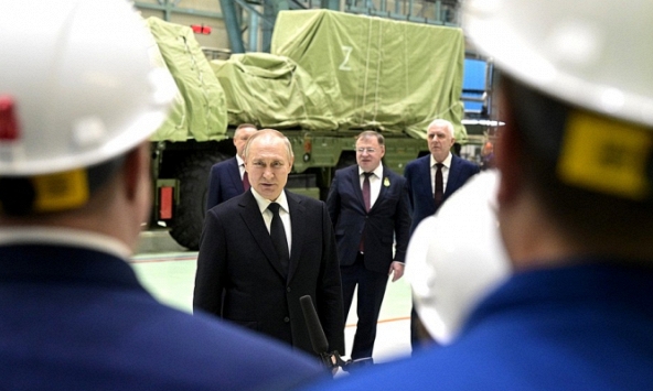 ‘Ông trùm’ Nga công bố đại kế hoạch chiếm lĩnh thị trường: Hàng chục cỗ máy vượt địa hình chờ lăn bánh