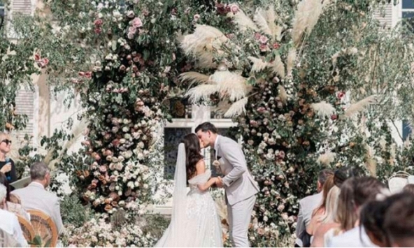 Đằng sau 'thương vụ sụp đổ' của Harry Maguire và đám cưới xa hoa hơn 15 tỷ với bạn gái thanh xuân