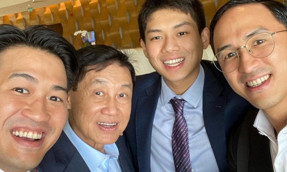 Tỷ phú Johnathan Hạnh Nguyễn nhận xét hài hước về ông xã Hà Tăng, đông con nên không nhớ tuổi Hiếu Nguyễn