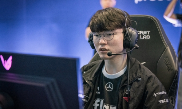 T1 thắng vất vả KT, fan yêu cầu 'check var' chấn thương của Faker khẩn cấp