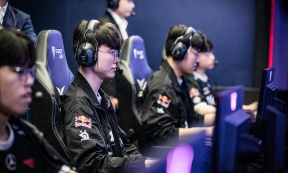 T1 tiếp tục trắng tay, fan lại có thái độ hoàn toàn trái ngược với lẽ thường