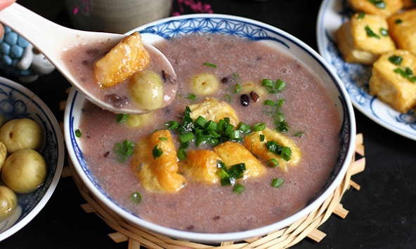 Gạo rang cháo nhớ: Nhớ đến nao lòng những bữa quà chiều...