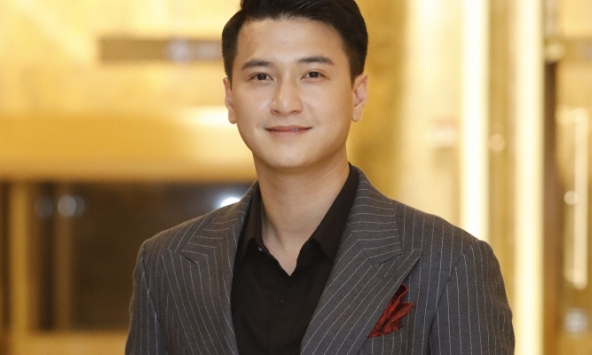 Hé lộ lý do Huỳnh Anh chưa cưới dù bạn gái có bầu, đóng cảnh tình cảm chẳng lo bị ghen nhờ 1 bí quyết