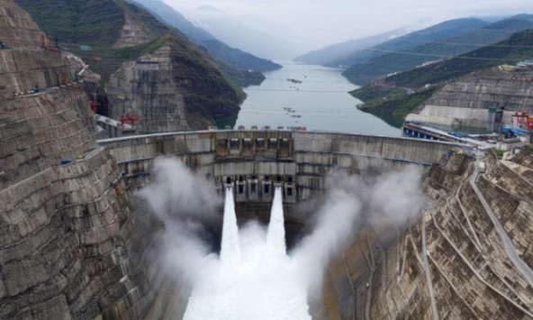 Mưa lớn nhưng sai địa điểm, thủy điện Trung Quốc 'hụt hơi'