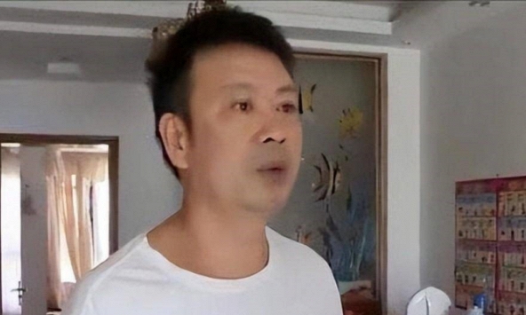 Nghe lời bóng gió của hàng xóm, người đàn ông nghi ngờ con gái không phải máu mủ của mình, kết cục khiến gia đình đường ai nấy đi