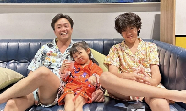 Nhà Cường Đô La diện đồ ngủ gia đình, biểu cảm của Subeo và Suchin gây chú ý