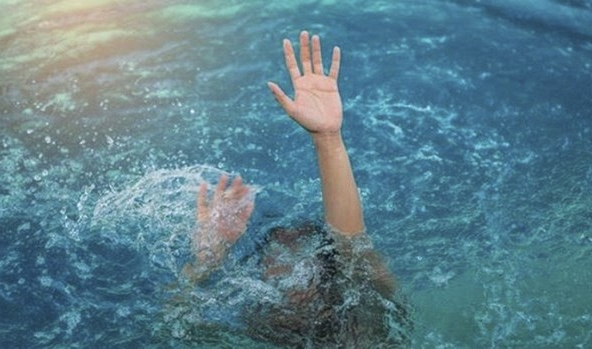 Tạm giữ thầy giáo dạy bơi trong vụ học sinh lớp 9 tử vong ở bể bơi