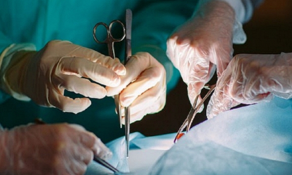 Bác sĩ mất 7 tiếng lấy sán não dài 10cm ký sinh 13 năm trong não, giúp chàng trai thoát khỏi bại liệt kéo dài