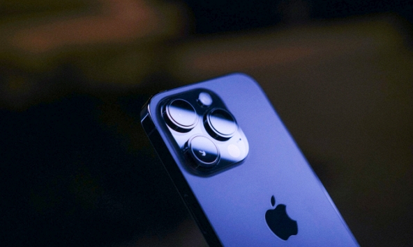 Tạm biệt tím và vàng, iPhone 15 Pro Max chuẩn bị “lột xác” với 2 màu mới tuyệt đẹp