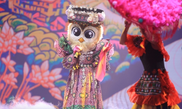 Cú Tây Bắc hát Tình Yêu Màu Nắng: cố bẻ giọng nhưng tổng thể thiếu hòa hợp