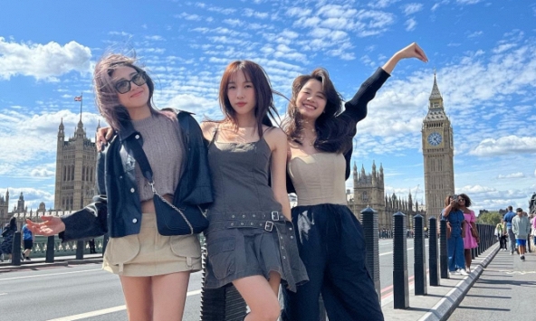 Hội Hàn Hằng - Trang Lou - Emily “xả ảnh” vi vu trời Âu: Ai cũng xinh và sang! 