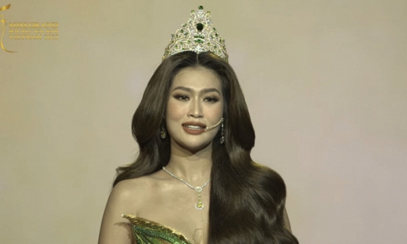 Hoa hậu Thiên Ân 'tung cánh' khi final-walk, bật khóc nhắc đến người mẹ quá cố