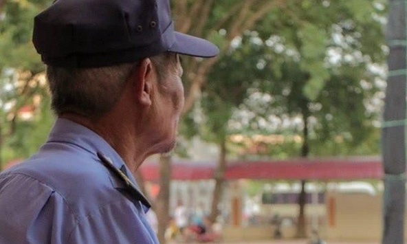 Trường nào cũng có một bác bảo vệ: 'Bác nghiêm khắc, nhưng nhiều lúc cũng đáng yêu lắm!'