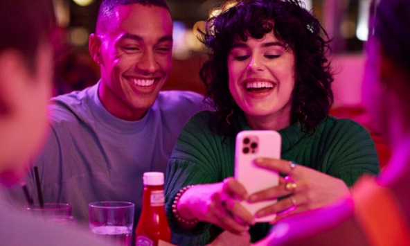 '2023 rồi vẫn dùng Android à?': Lý do Gen Z Mỹ tin rằng smartphone Android chỉ dành cho người già, kém sang so với iPhone