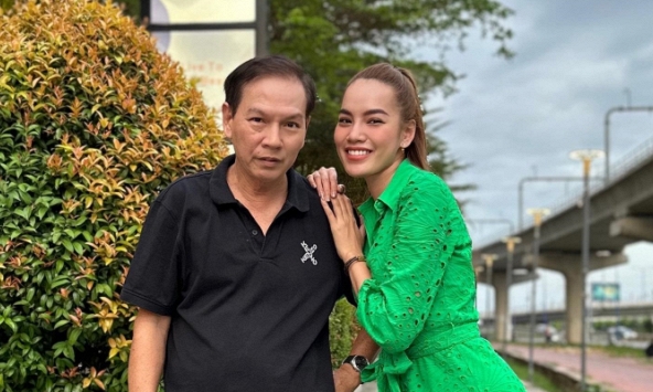 Ba Lê Hoàng Phương đăng status chúc mừng siêu dễ thương, vô tình tiết lộ luôn nickname ở nhà của Tân Hoa hậu