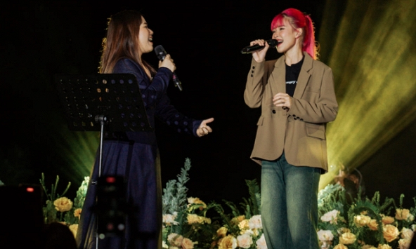 'Bắc Thùy Chi - Nam Khởi My' lâu lắm mới hát chung: Mỗi người hay một vẻ, netizen bồi hồi như được trở về thời thanh xuân