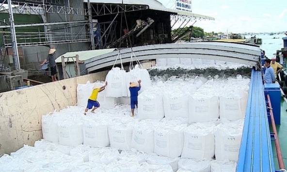 Giá gạo xuất khẩu của Việt Nam tăng vọt sau khi Ấn Độ áp thuế xuất khẩu 20% với gạo đồ