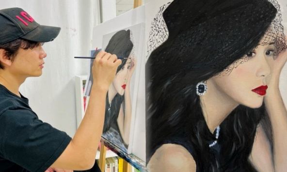 “Nghiện vợ” như tài tử Ji Sung, bức tranh vẽ đầu tay cũng phải là bà xã mới chịu