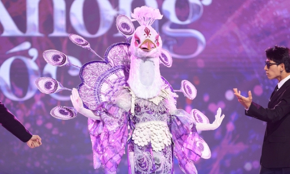 Bạch Khổng Tước Hoàng Mỹ An: Kiện tướng dance sport, con nuôi của nữ ca sĩ nghi là 1 mascot khác?