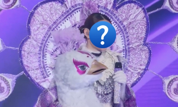 Bạch Khổng Tước lộ diện ở Ca sĩ mặt nạ: Dàn cố vấn đoán đúng 100%, danh tính khiến khán giả tiếc nuối