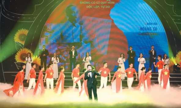 Sâu lắng chương trình nghệ thuật 'Nắng Ba Đình'