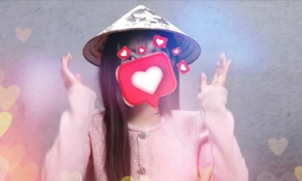 “Nữ hoàng hack tuổi” xứ Hàn nói tiếng Việt, đội nón lá cực xinh đẹp