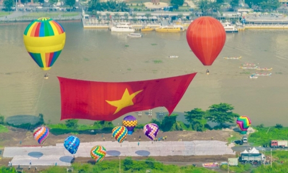 TP.HCM thả khinh khí cầu dịp Quốc khánh 2/9